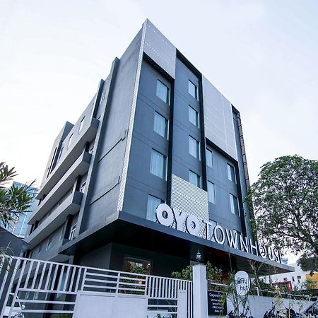 Oyo Townhouse 028 Corporate Suite Noida Esterno foto