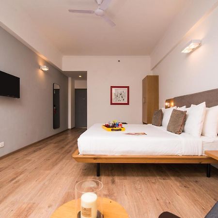 Oyo Townhouse 028 Corporate Suite Noida Esterno foto