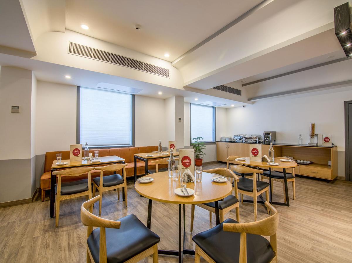 Oyo Townhouse 028 Corporate Suite Noida Esterno foto