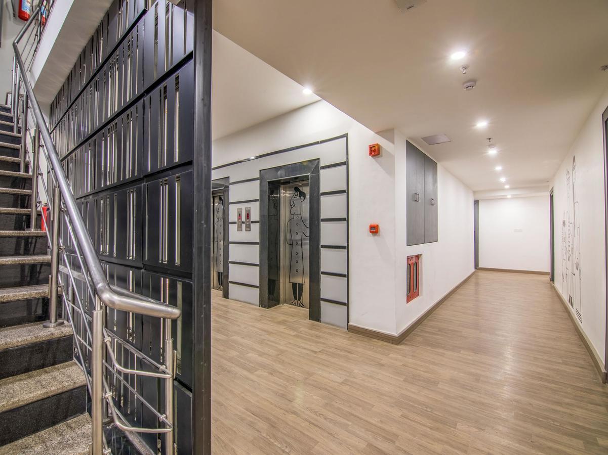 Oyo Townhouse 028 Corporate Suite Noida Esterno foto