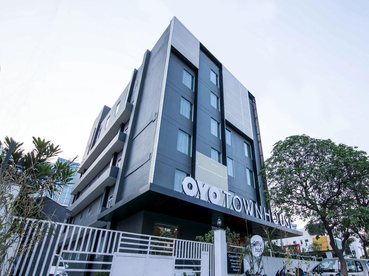 Oyo Townhouse 028 Corporate Suite Noida Esterno foto