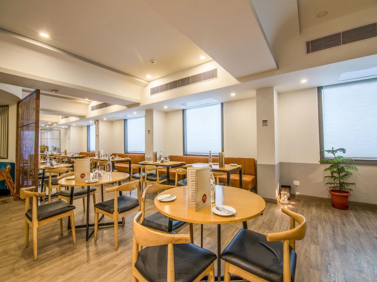 Oyo Townhouse 028 Corporate Suite Noida Esterno foto
