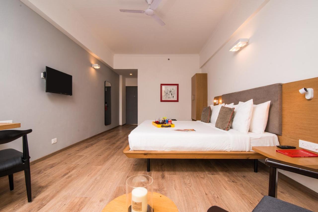 Oyo Townhouse 028 Corporate Suite Noida Esterno foto