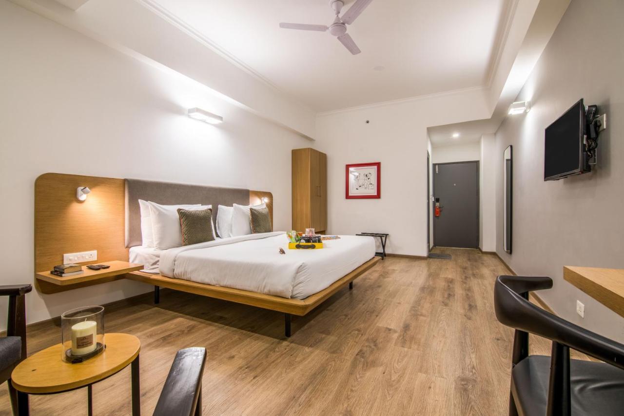 Oyo Townhouse 028 Corporate Suite Noida Esterno foto