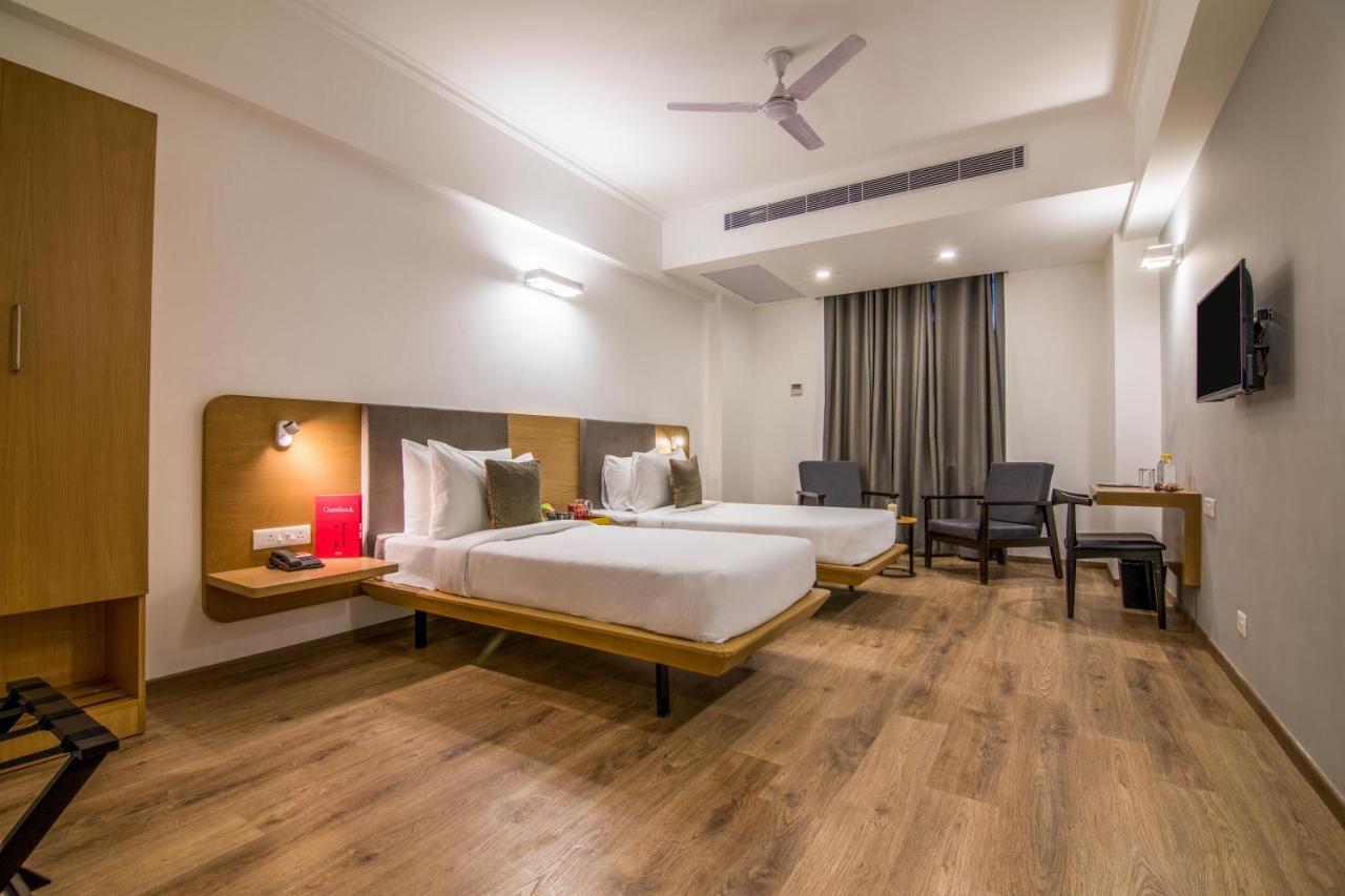 Oyo Townhouse 028 Corporate Suite Noida Esterno foto