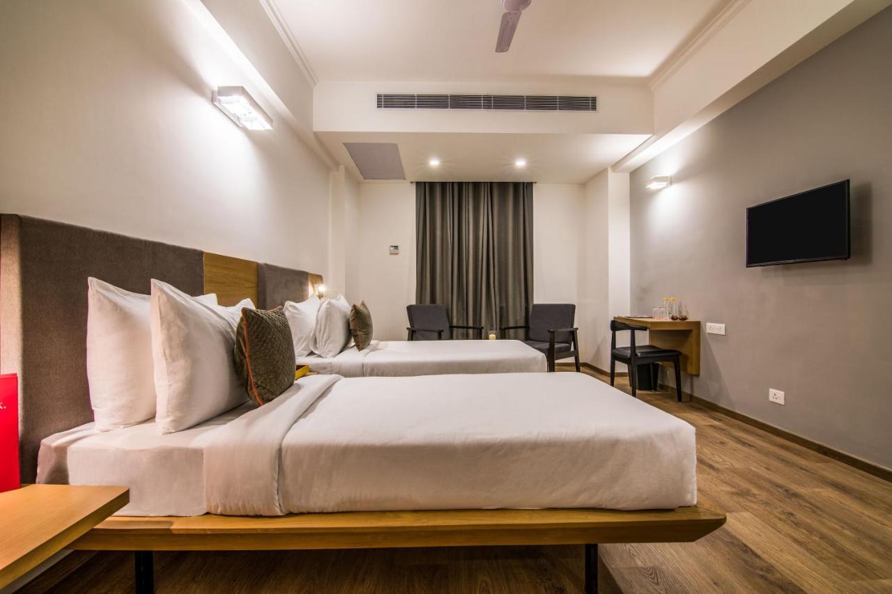 Oyo Townhouse 028 Corporate Suite Noida Esterno foto