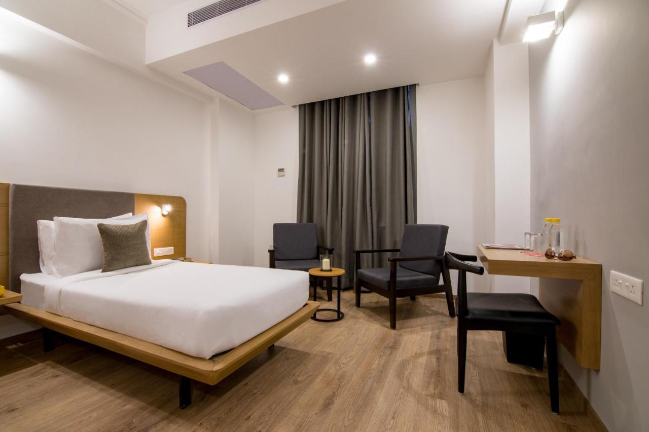 Oyo Townhouse 028 Corporate Suite Noida Esterno foto
