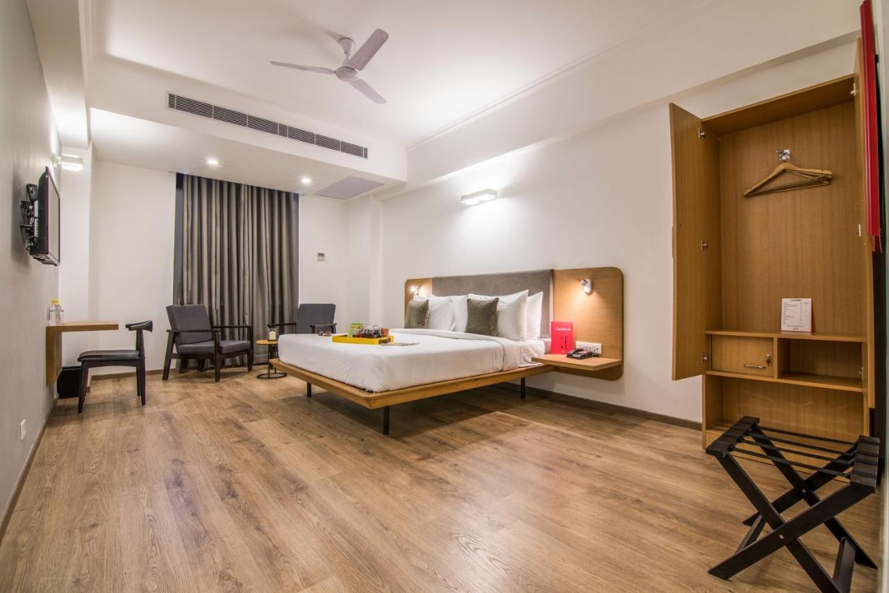 Oyo Townhouse 028 Corporate Suite Noida Esterno foto
