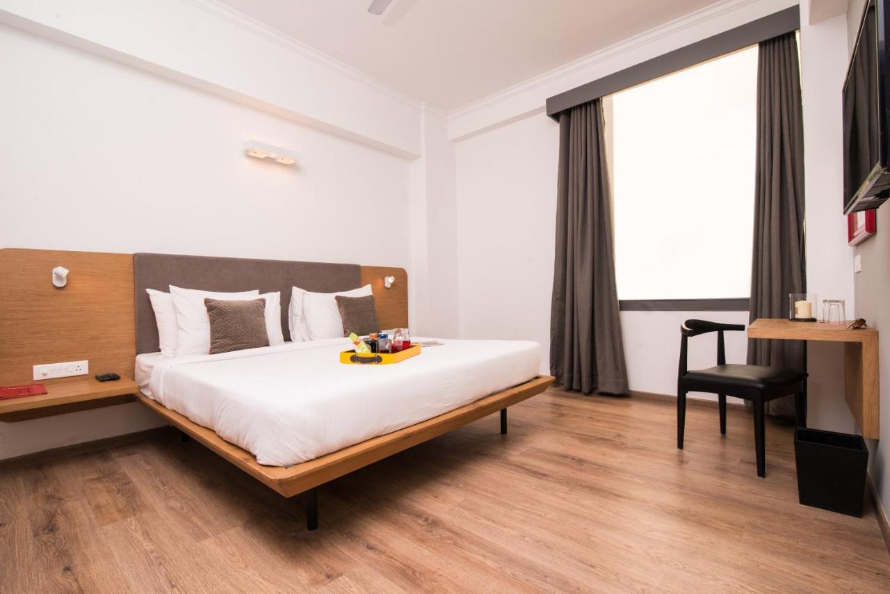 Oyo Townhouse 028 Corporate Suite Noida Esterno foto