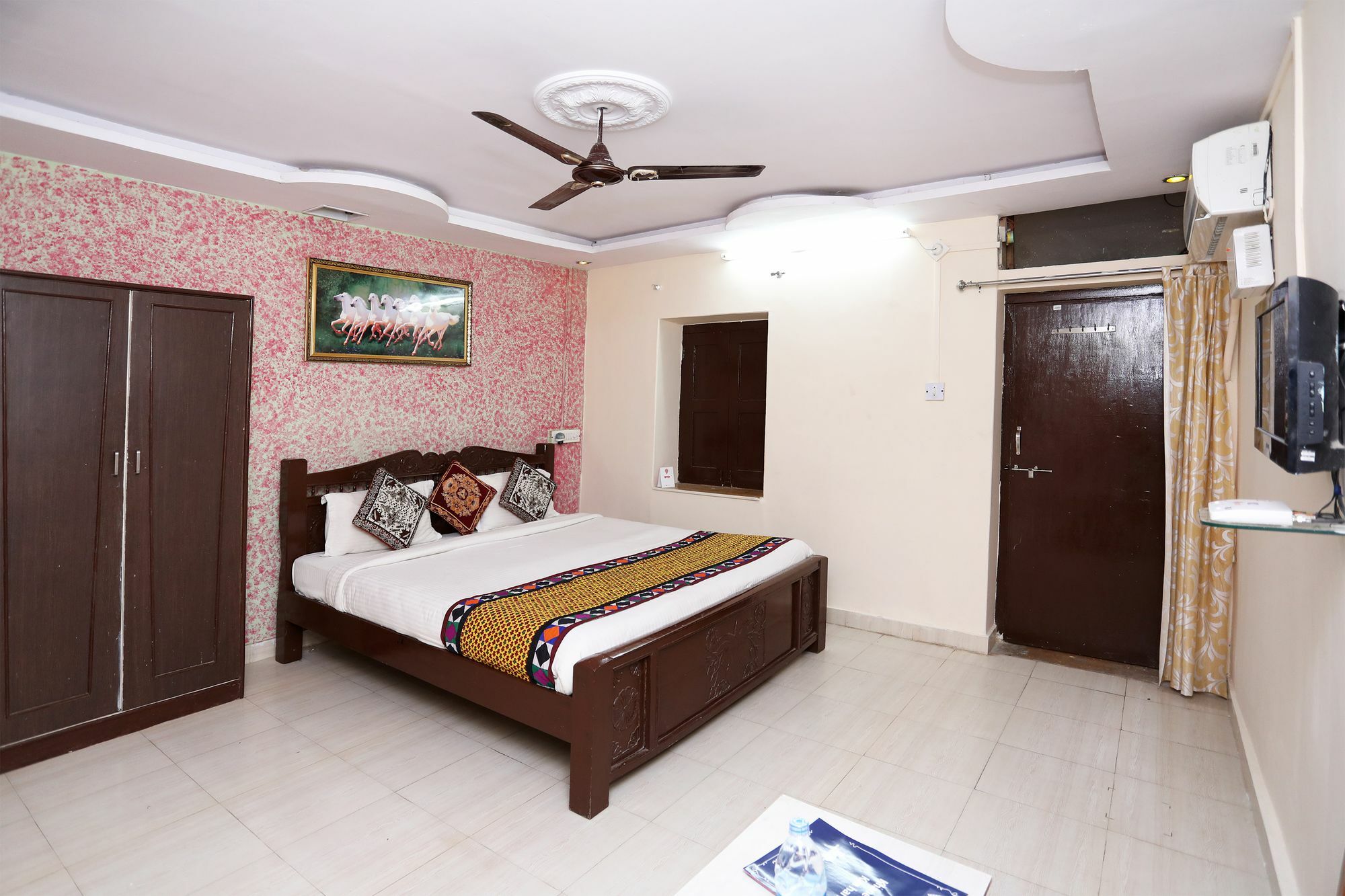 Oyo Townhouse 028 Corporate Suite Noida Esterno foto