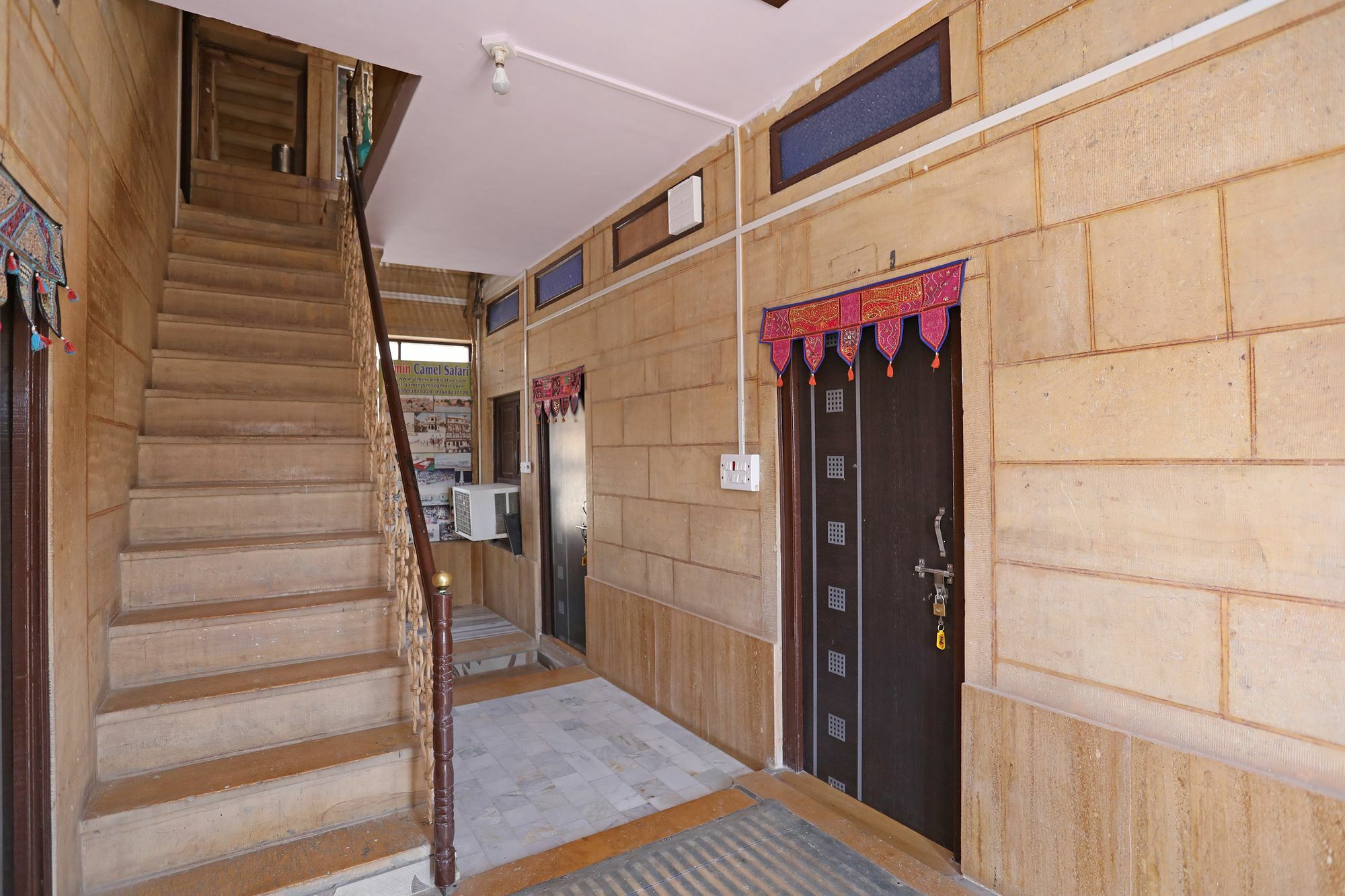 Oyo Townhouse 028 Corporate Suite Noida Esterno foto