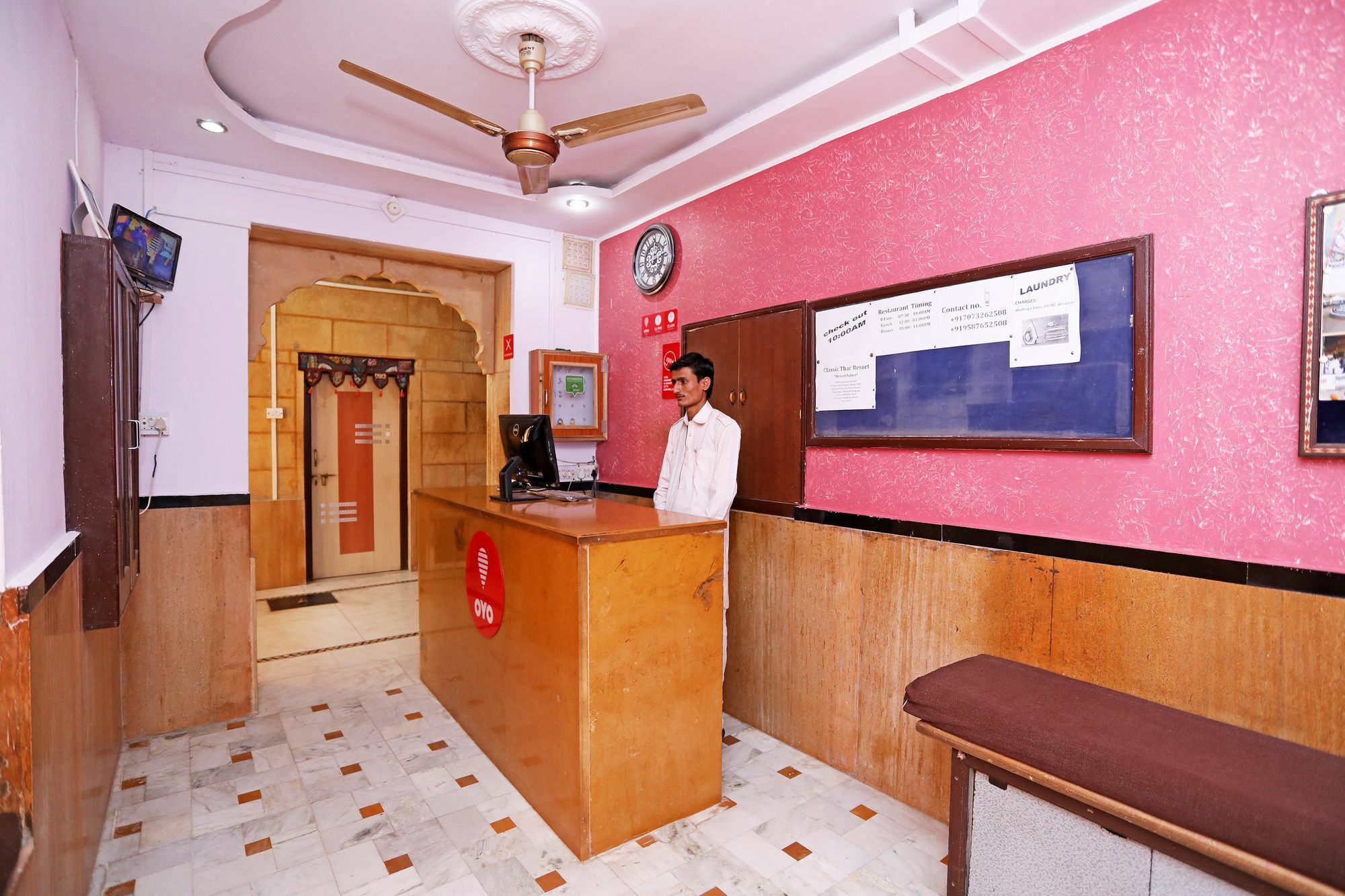 Oyo Townhouse 028 Corporate Suite Noida Esterno foto