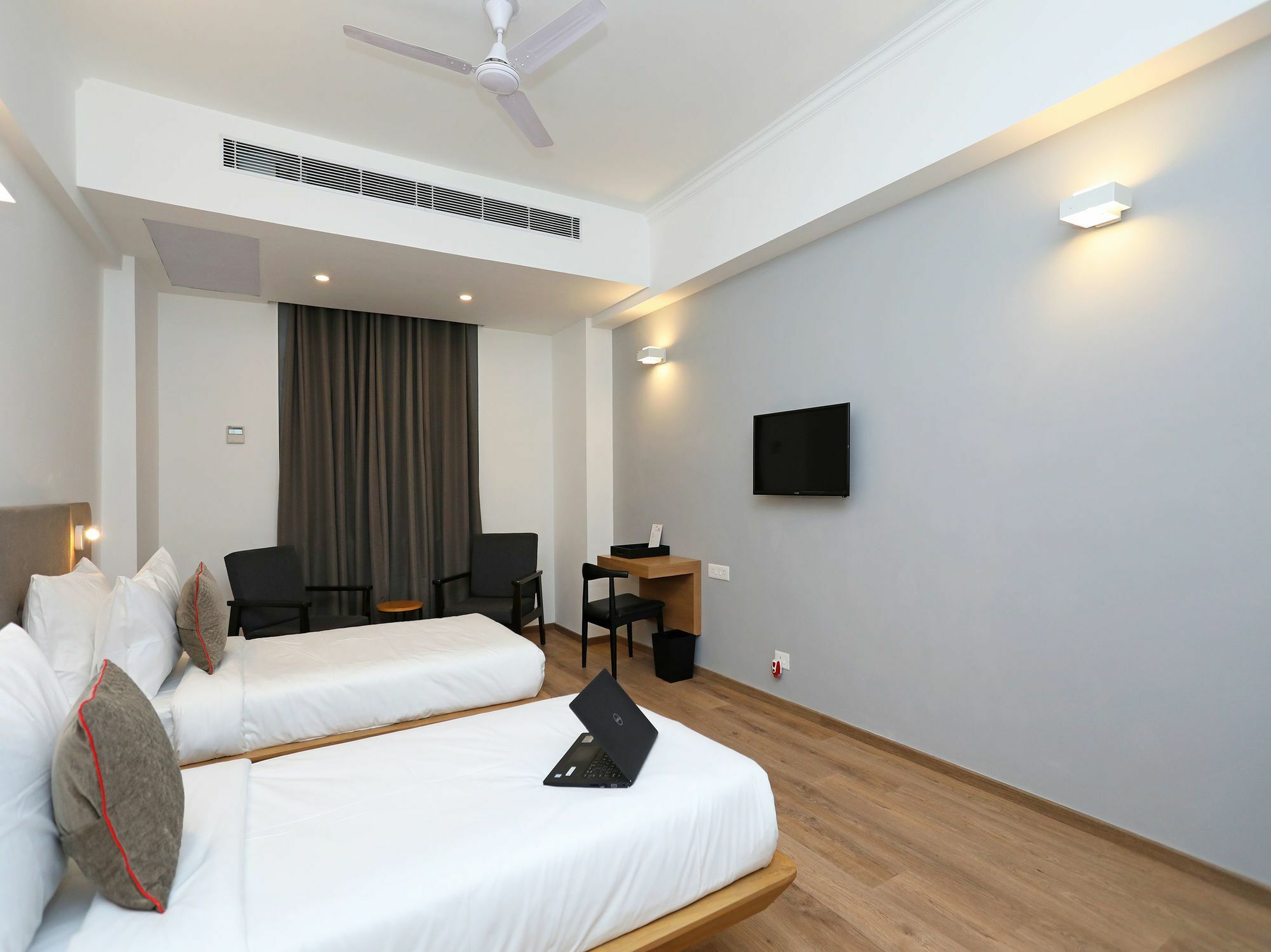 Oyo Townhouse 028 Corporate Suite Noida Esterno foto