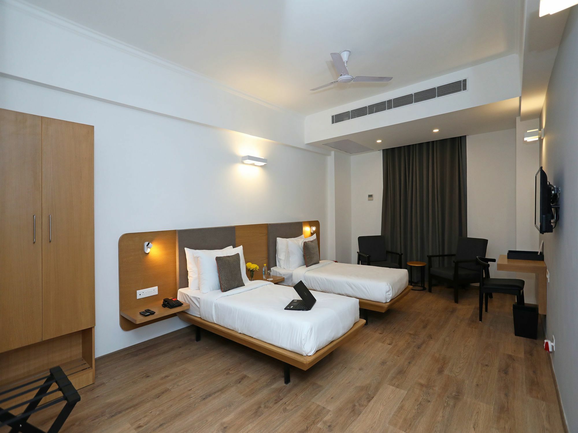 Oyo Townhouse 028 Corporate Suite Noida Esterno foto