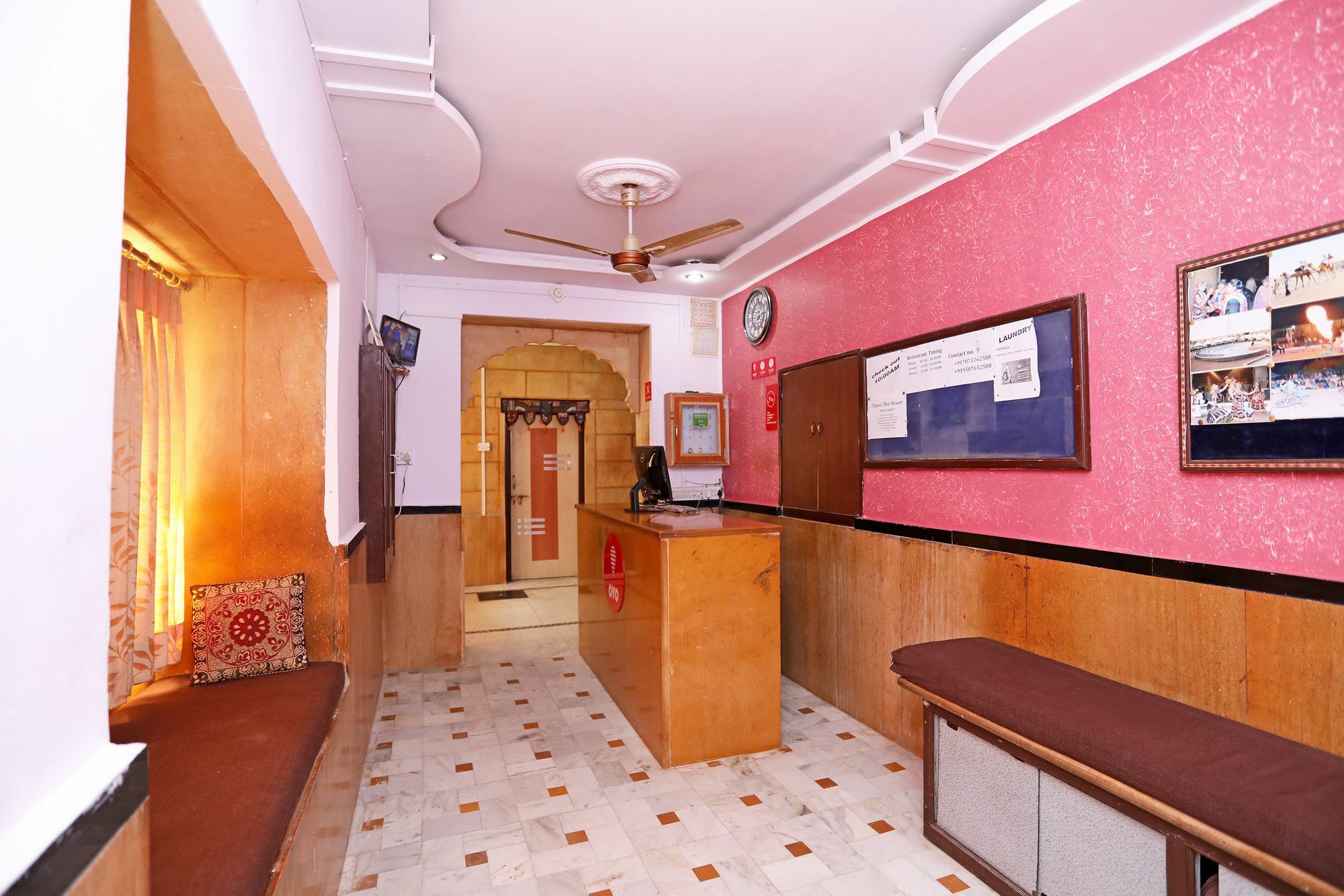 Oyo Townhouse 028 Corporate Suite Noida Esterno foto