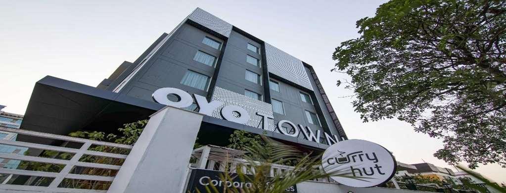 Oyo Townhouse 028 Corporate Suite Noida Esterno foto