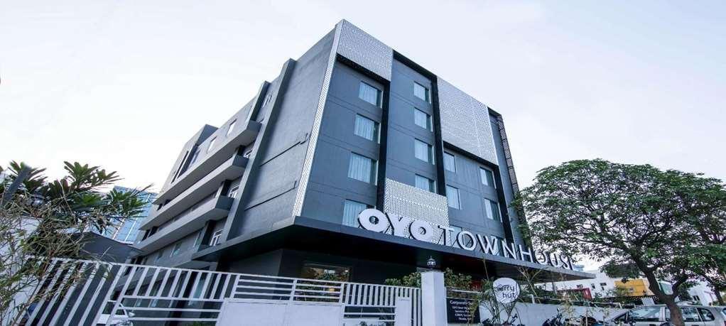 Oyo Townhouse 028 Corporate Suite Noida Esterno foto