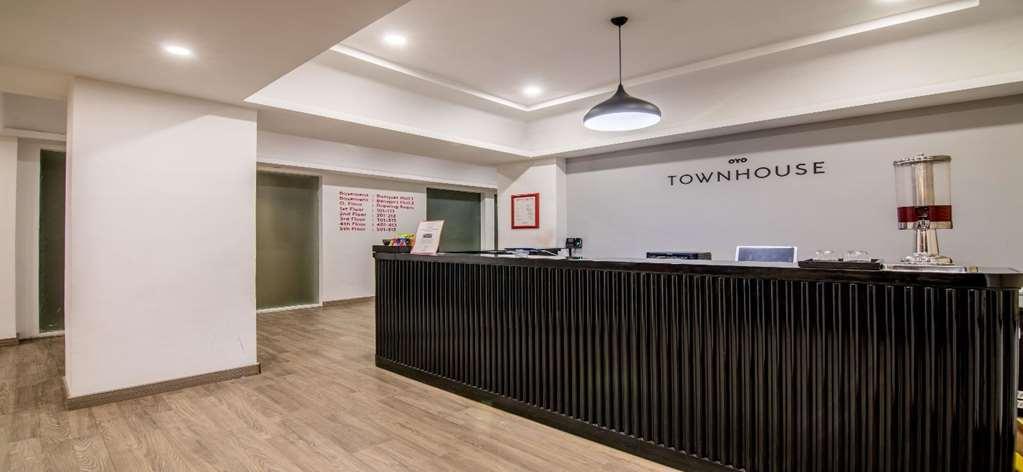 Oyo Townhouse 028 Corporate Suite Noida Interno foto