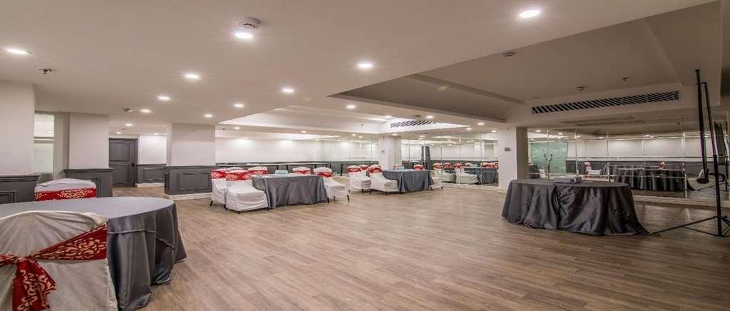 Oyo Townhouse 028 Corporate Suite Noida Servizi foto